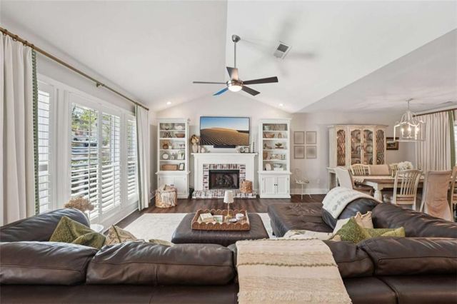 649 Radford Circle, Woodstock, GA 30188