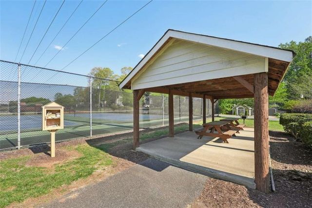 649 Radford Circle, Woodstock, GA 30188