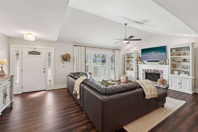 649 Radford Circle, Woodstock, GA 30188