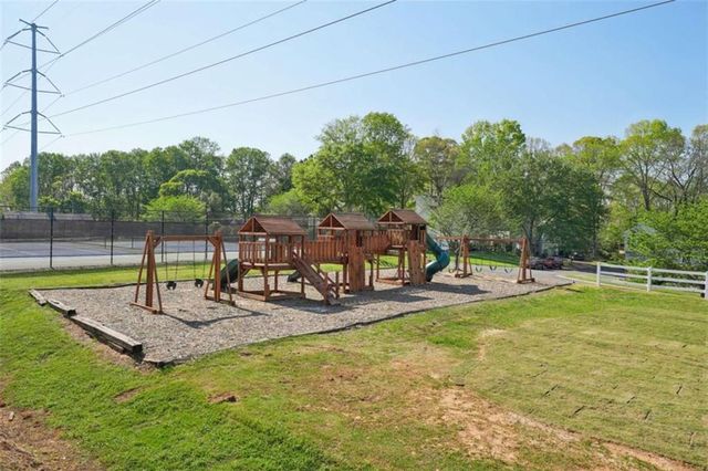 649 Radford Circle, Woodstock, GA 30188