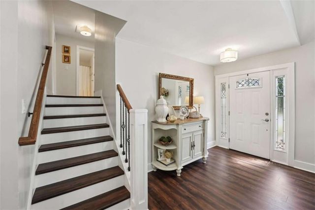 649 Radford Circle, Woodstock, GA 30188