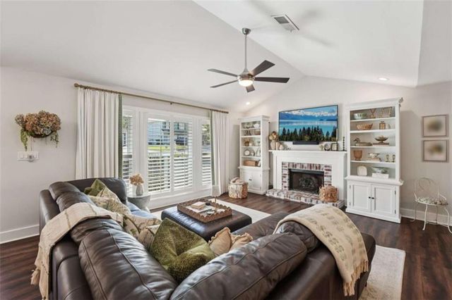 649 Radford Circle, Woodstock, GA 30188