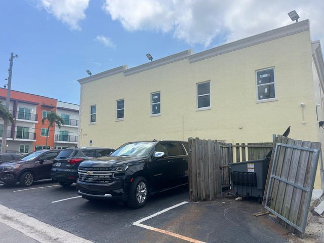 2121 N Tamarind Avenue, West Palm Beach, FL 33407