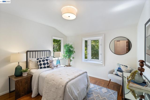 5725 Chelton Dr, Oakland, CA 94611