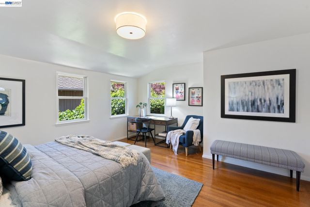 5725 Chelton Dr, Oakland, CA 94611