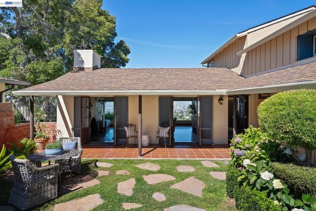 5725 Chelton Dr, Oakland, CA 94611