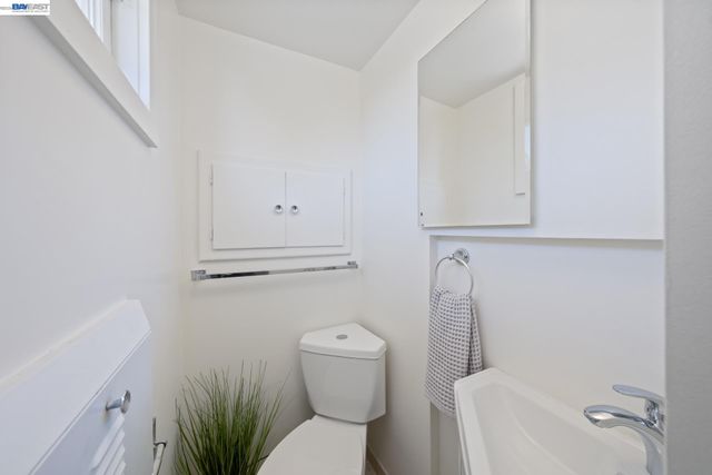 5725 Chelton Dr, Oakland, CA 94611
