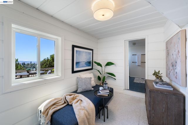 5725 Chelton Dr, Oakland, CA 94611
