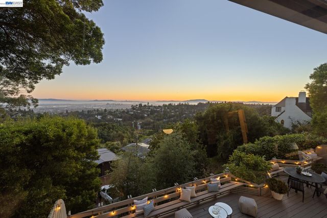 5725 Chelton Dr, Oakland, CA 94611