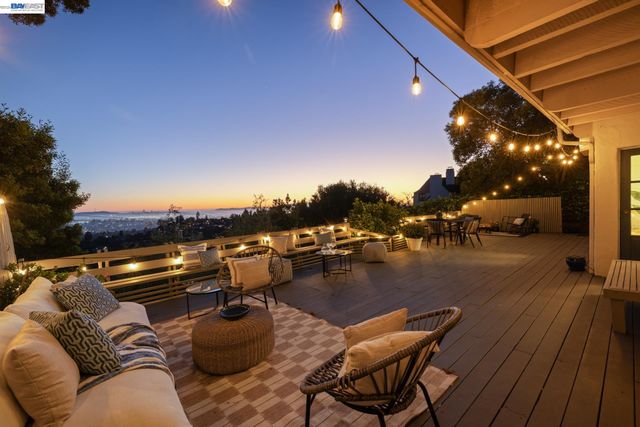 5725 Chelton Dr, Oakland, CA 94611