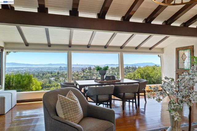 5725 Chelton Dr, Oakland, CA 94611