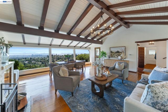 5725 Chelton Dr, Oakland, CA 94611