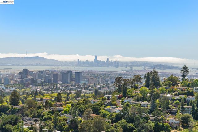 5725 Chelton Dr, Oakland, CA 94611