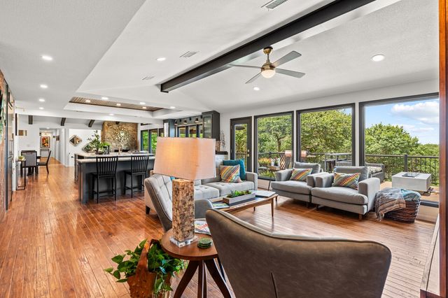 916 Wooded Crest Drive, Woodway, TX 76712