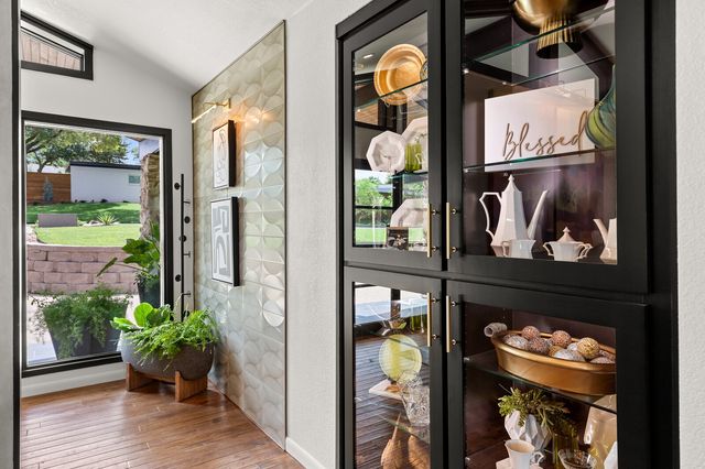 916 Wooded Crest Drive, Woodway, TX 76712