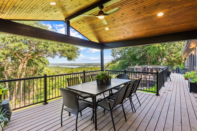 916 Wooded Crest Drive, Woodway, TX 76712