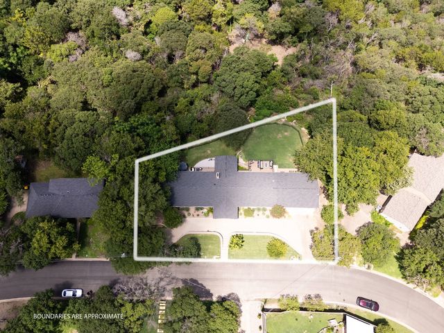 916 Wooded Crest Drive, Woodway, TX 76712