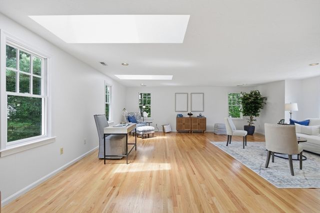 81 Parish Rd, Needham, MA 02494