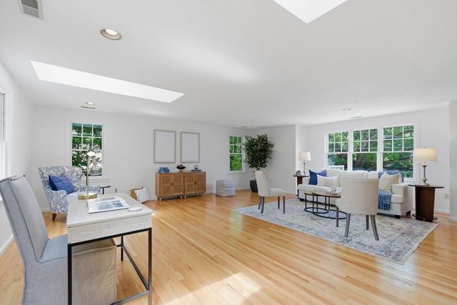 81 Parish Rd, Needham, MA 02494