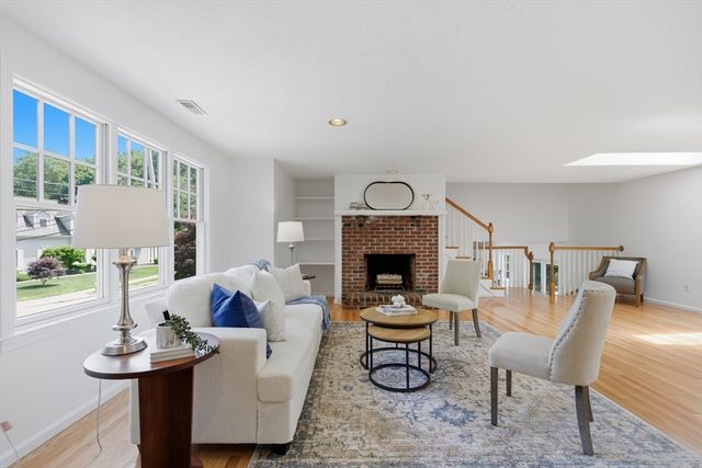 81 Parish Rd, Needham, MA 02494