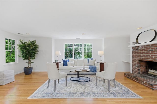 81 Parish Rd, Needham, MA 02494