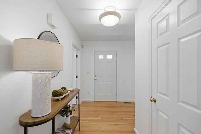 81 Parish Rd, Needham, MA 02494
