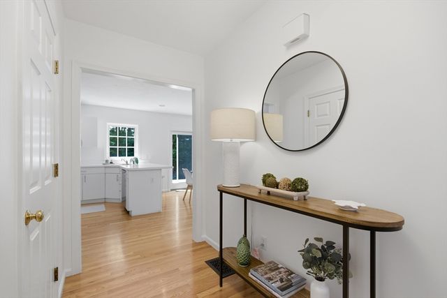 81 Parish Rd, Needham, MA 02494