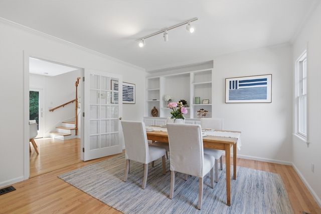 81 Parish Rd, Needham, MA 02494