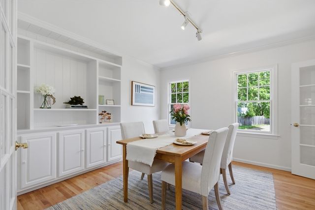 81 Parish Rd, Needham, MA 02494