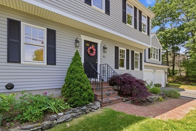 81 Parish Rd, Needham, MA 02494
