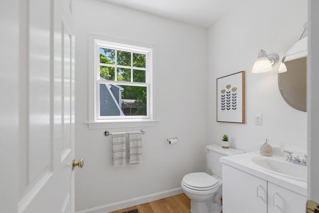 81 Parish Rd, Needham, MA 02494