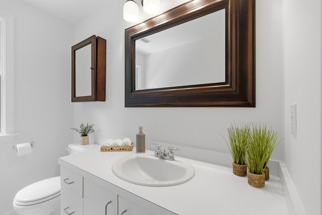 81 Parish Rd, Needham, MA 02494