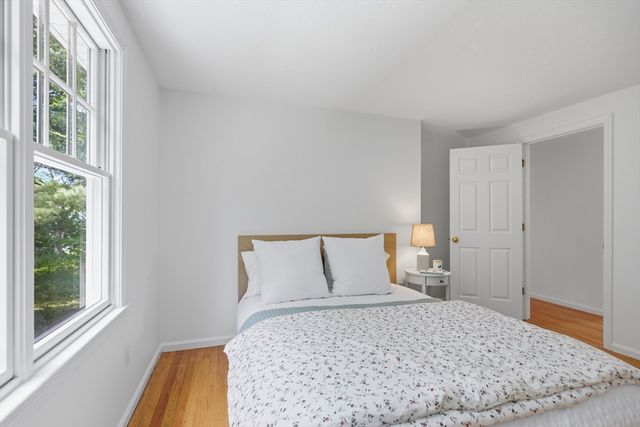 81 Parish Rd, Needham, MA 02494