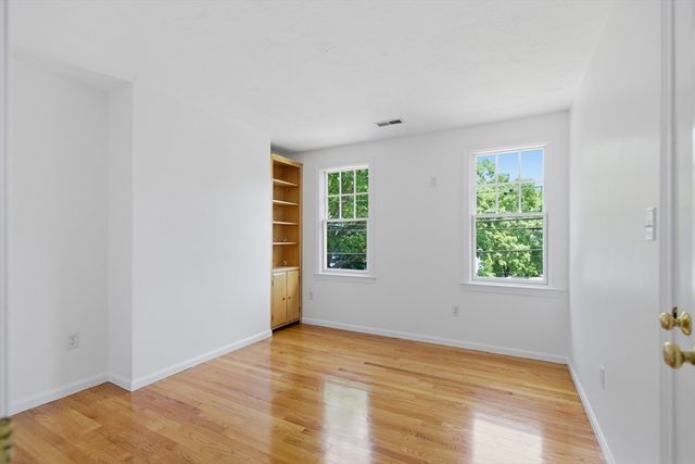 81 Parish Rd, Needham, MA 02494