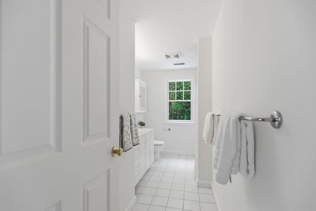 81 Parish Rd, Needham, MA 02494