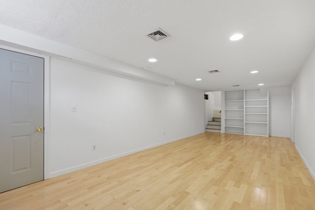 81 Parish Rd, Needham, MA 02494