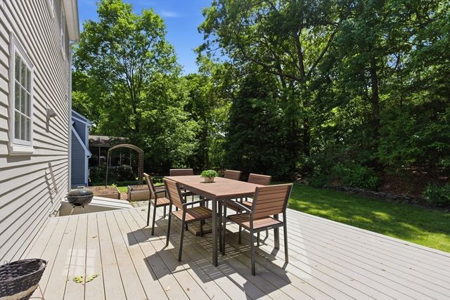 81 Parish Rd, Needham, MA 02494