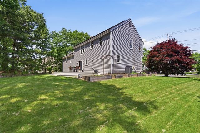 81 Parish Rd, Needham, MA 02494