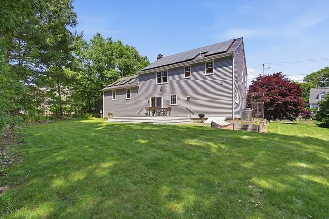 81 Parish Rd, Needham, MA 02494