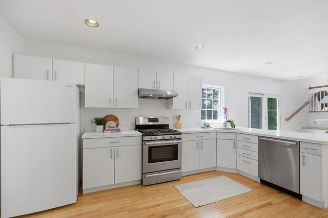 81 Parish Rd, Needham, MA 02494