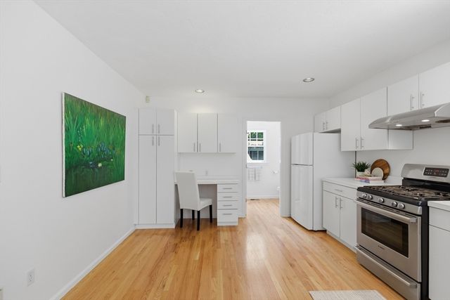 81 Parish Rd, Needham, MA 02494