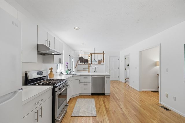 81 Parish Rd, Needham, MA 02494