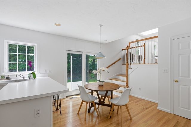 81 Parish Rd, Needham, MA 02494