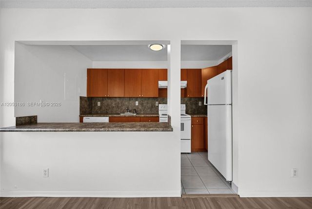 505 S Pine Island Road B102, Plantation, FL 33324