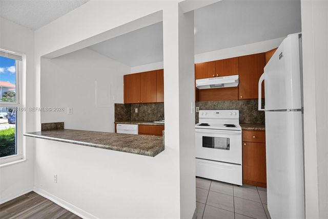 505 S Pine Island Road B102, Plantation, FL 33324