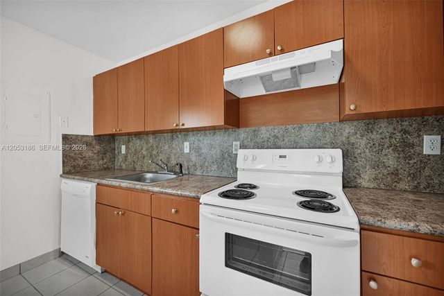 505 S Pine Island Road B102, Plantation, FL 33324