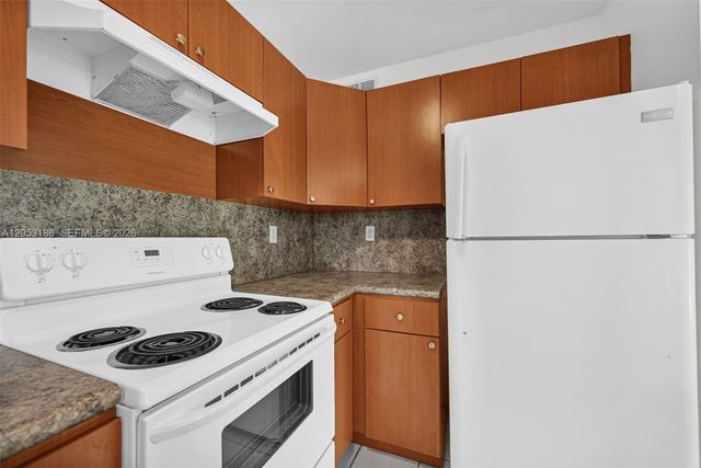505 S Pine Island Road B102, Plantation, FL 33324