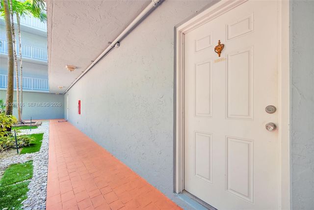 505 S Pine Island Road B102, Plantation, FL 33324