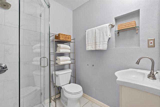 649 Peavy Road, Dallas, TX 75218