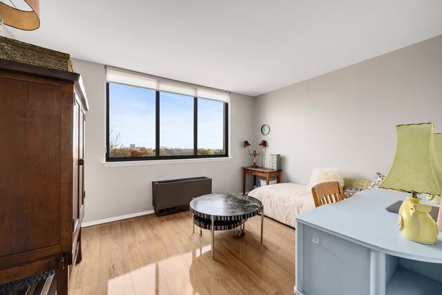 2000 Saint Regis Drive 6B, Lombard, IL 60148